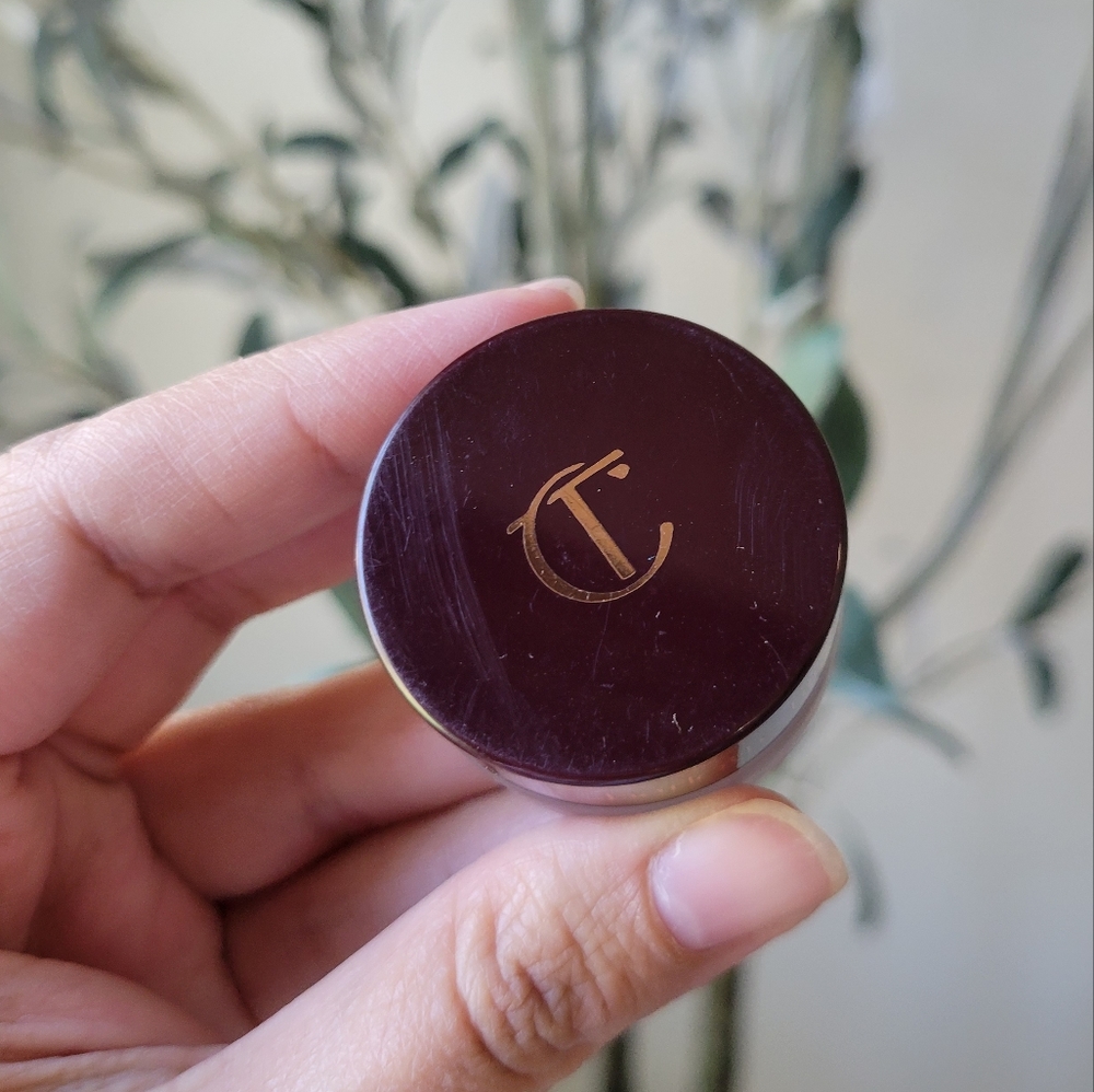 Charlotte Tilbury Eyes to Mesmerise in Star Gold - Picture 3 of 6